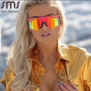 Nwot vintage style reflective mirror sunglasses